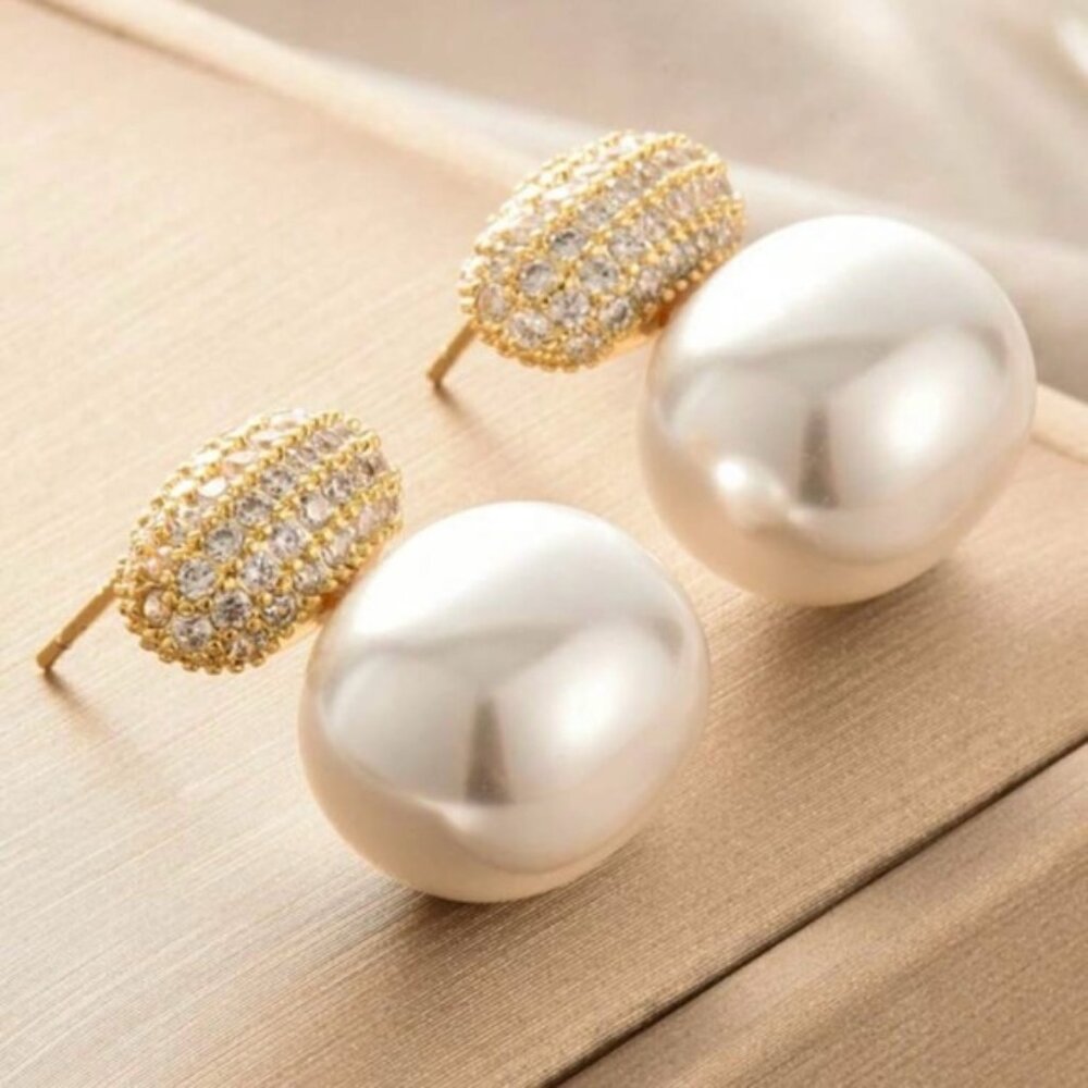 “Montecito” Cultured Pearl Earrings